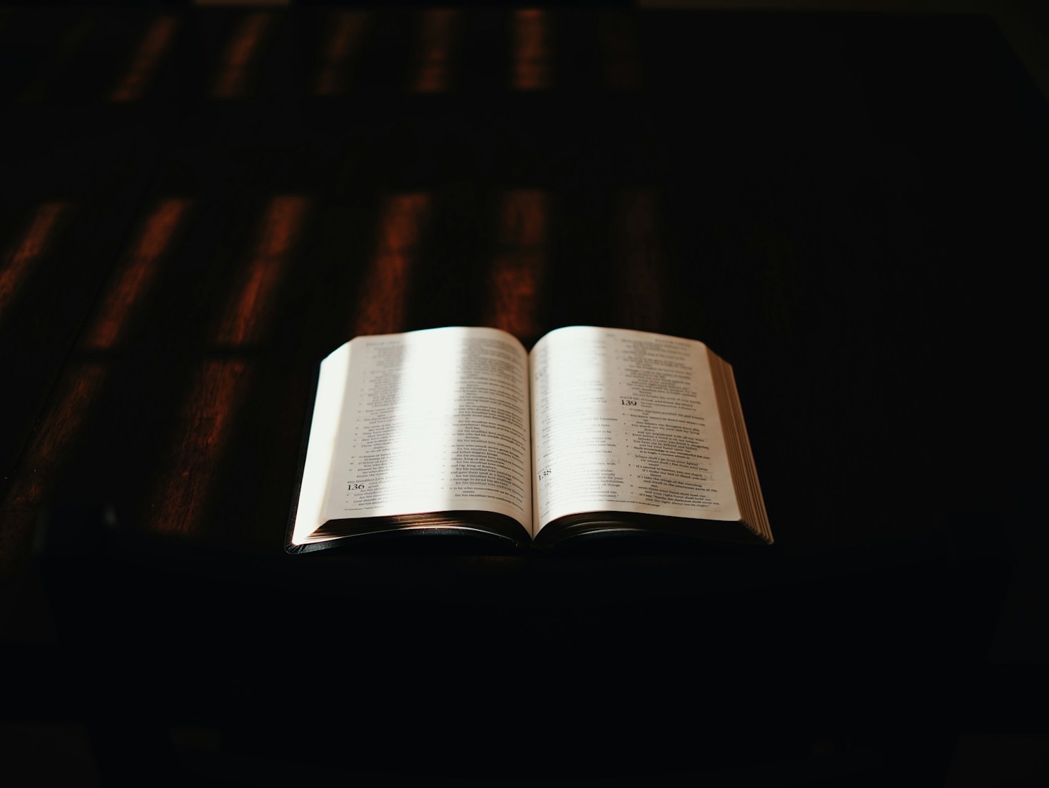 Der Weg vom ersten Manuskriptentwurf zum fertigen Buch